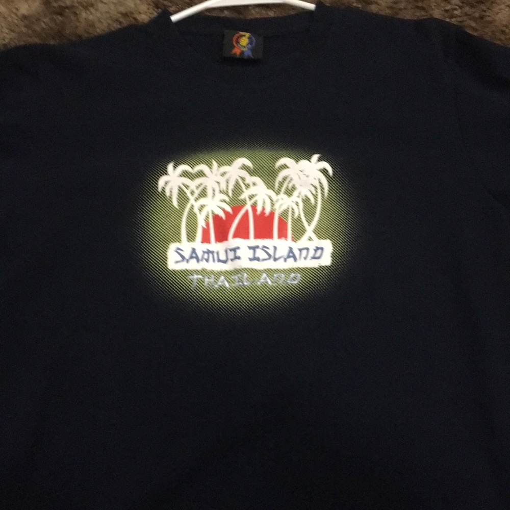 A short sleeve shirt